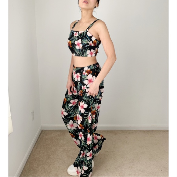 HAWAIIAN FLORAL PRINT TOP WITH FLARE PANTS SET - 2 PIECE - Picture 12 of 12